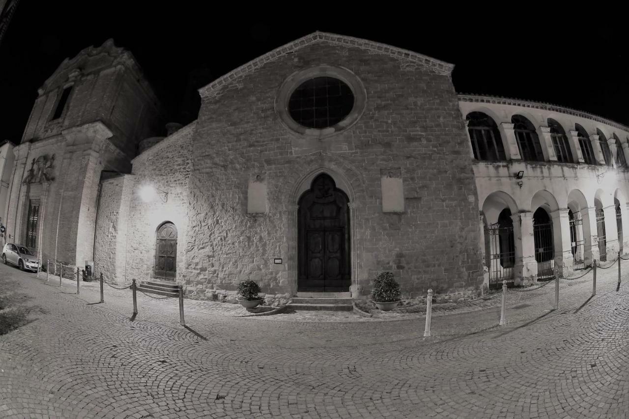 Camere Sotto Le Stelle อุมแบร์ทิเดอ ภายนอก รูปภาพ